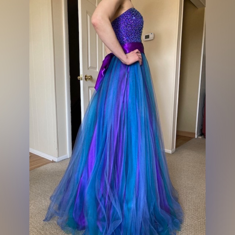 Sean Collection Prom Dress - Picture 5 of 11